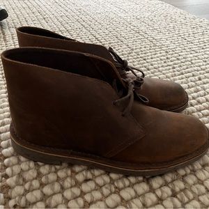 Men’s clark’s brown leather desert boots.